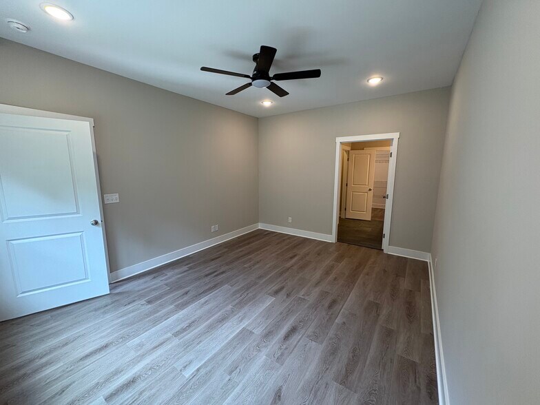 Building Photo - 4662 Heiskell Dr