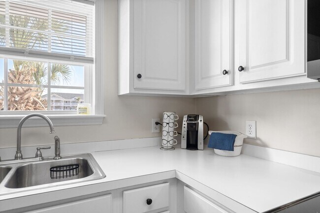 Building Photo - 5801 Oyster Catcher Dr