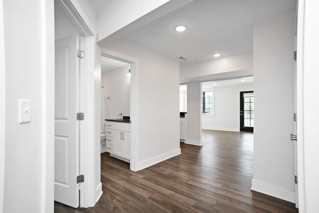 Building Photo - 220 W Dixie Ave