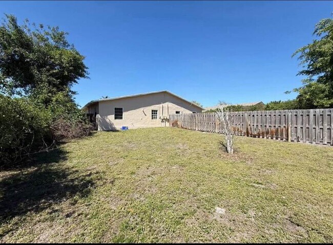 Building Photo - 3020 SE 2nd St