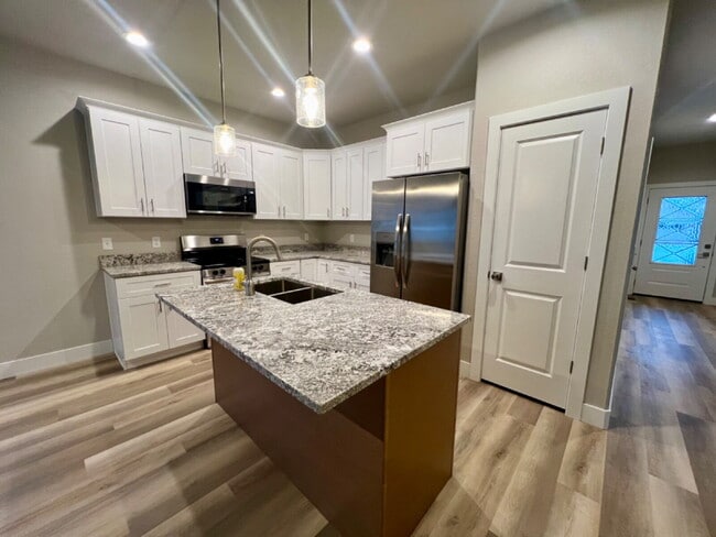 Building Photo - 3 Bedroom New Build Available Now!