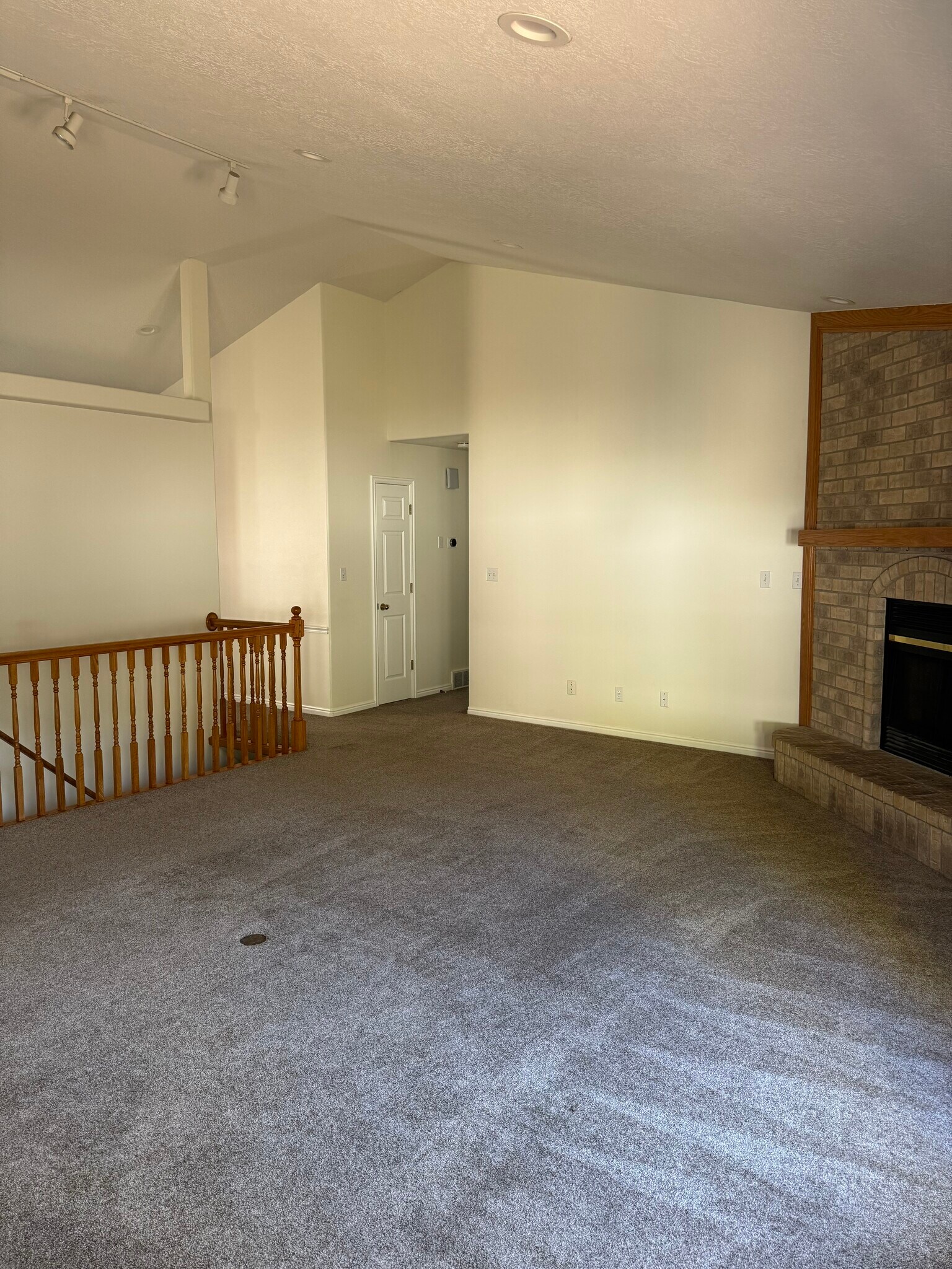 Building Photo - 1117 E 200 S
