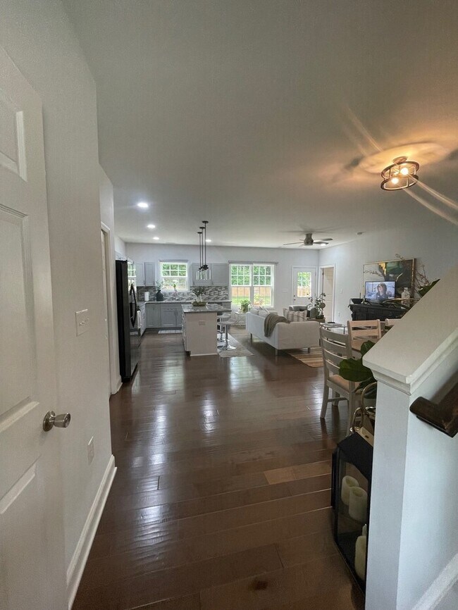 Building Photo - Beautifully Furnished 4-Bedroom Home with ...