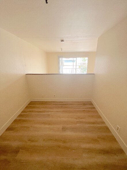 Building Photo - 147 Avenida Serra