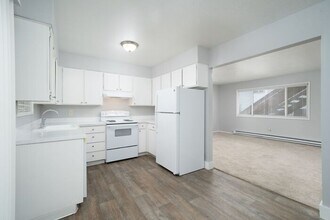 Building Photo - Remodeled 2 bedroom! $1000 VISA GIFTCARD AT MOVE IN!