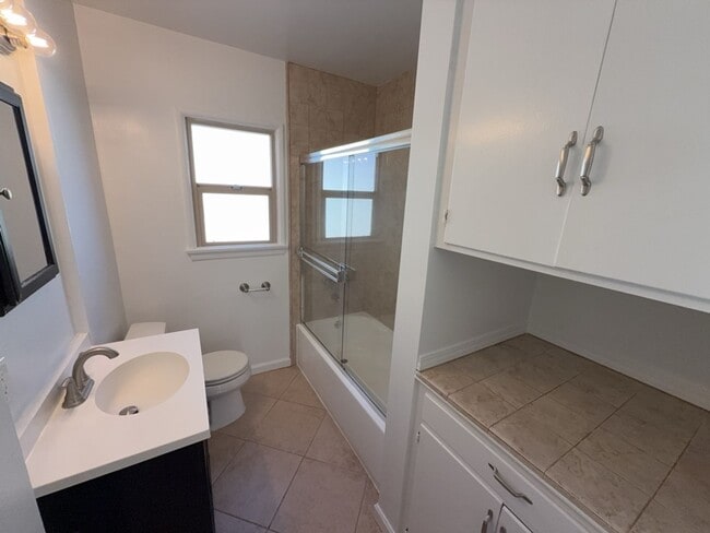 Building Photo - 178