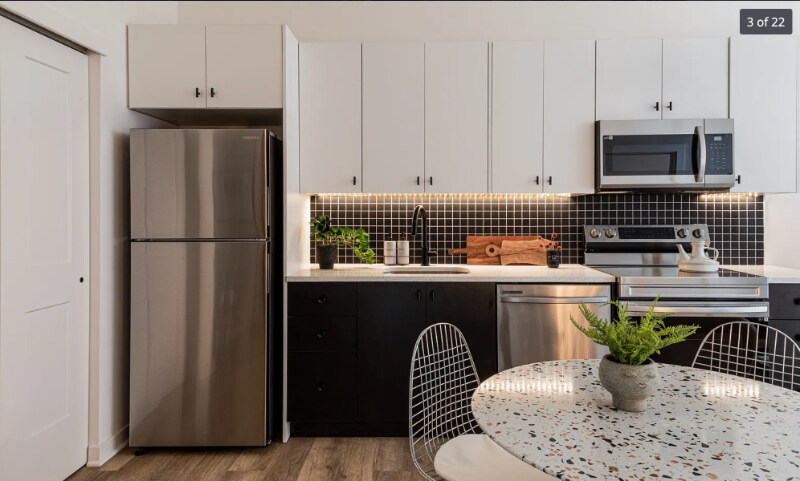 Building Photo - 1835 E Boston St