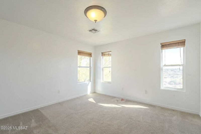 Building Photo - 1053 S Pantano Overlook Dr