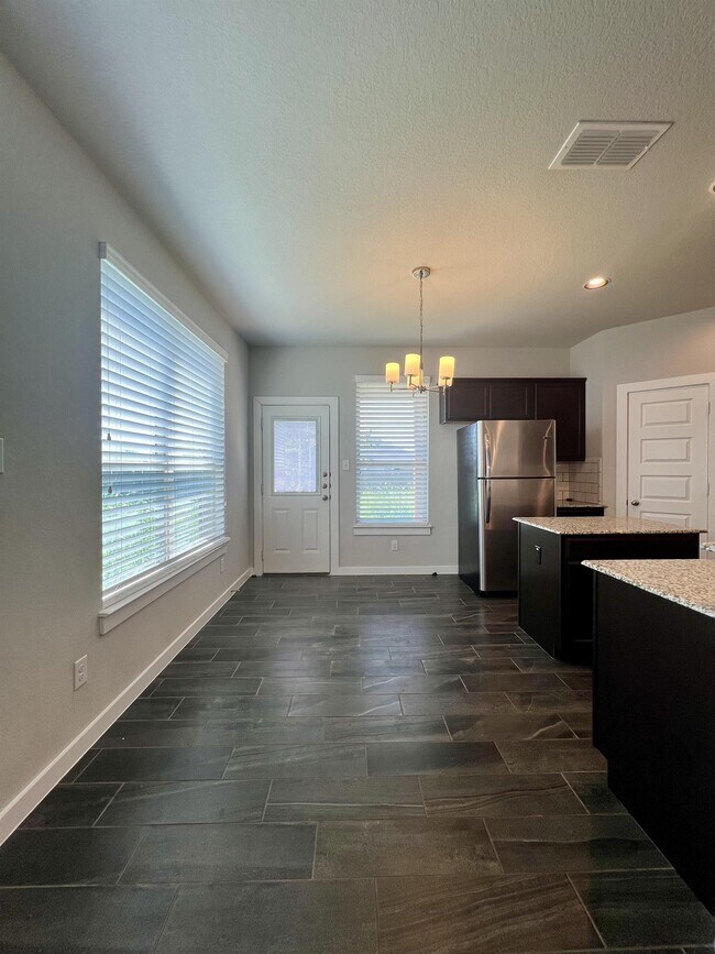 Building Photo - 374 Creekside Curve