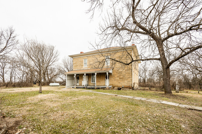 Building Photo - 7827 Old 77 Hwy