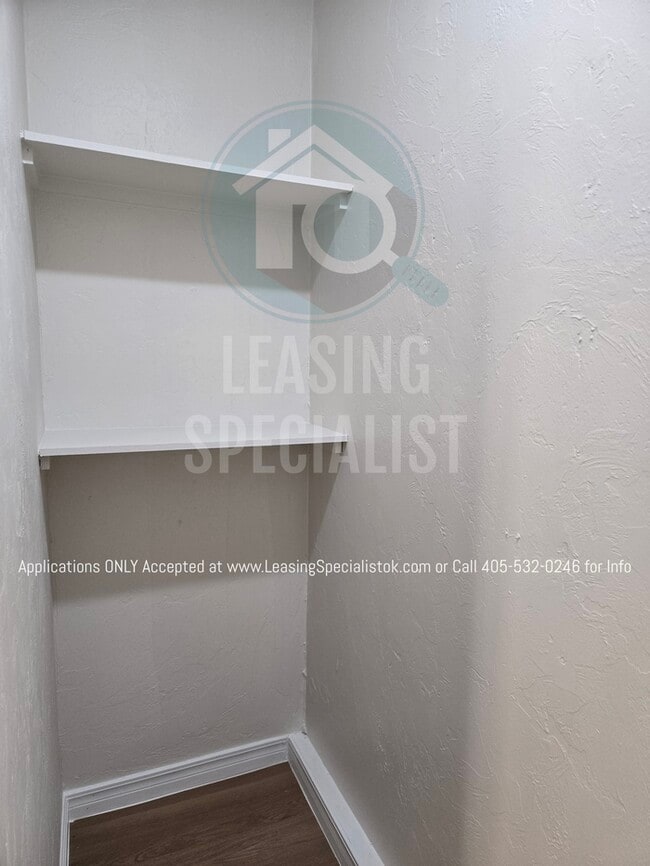 Building Photo - Spacious Village 3 Bed 2 Bath Home!