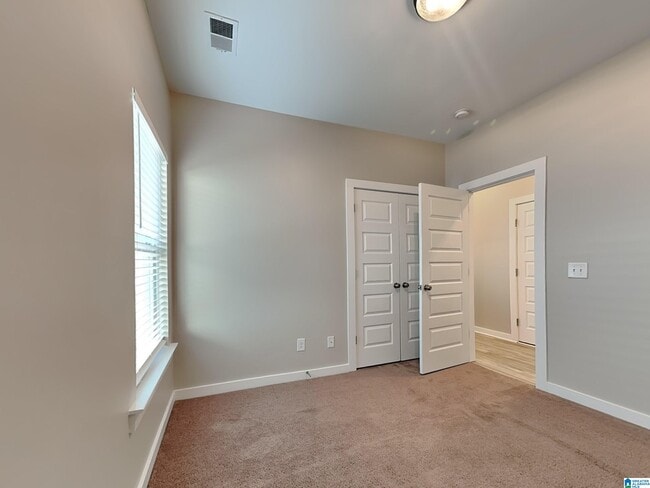 Building Photo - 152 Park Dr N
