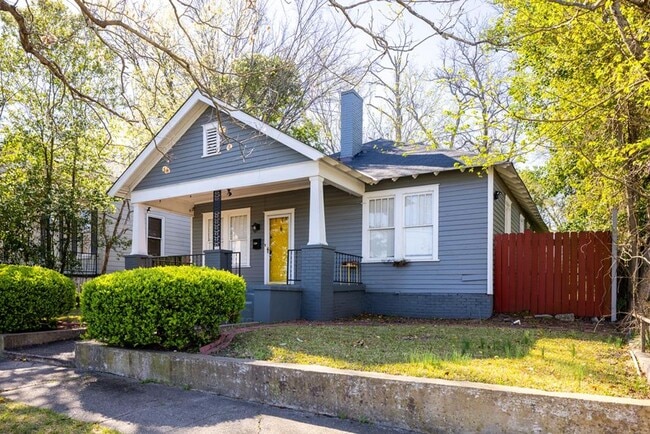 Building Photo - 3br/2ba home in the hospital district
