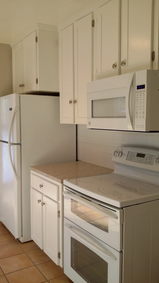 Building Photo - Occupied, do not disturb tenants. Barge-Chestnut Historic District Craftsman 2br 2ba home, with a...