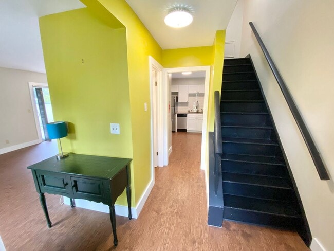 Building Photo - 180 Ledgewood Cir