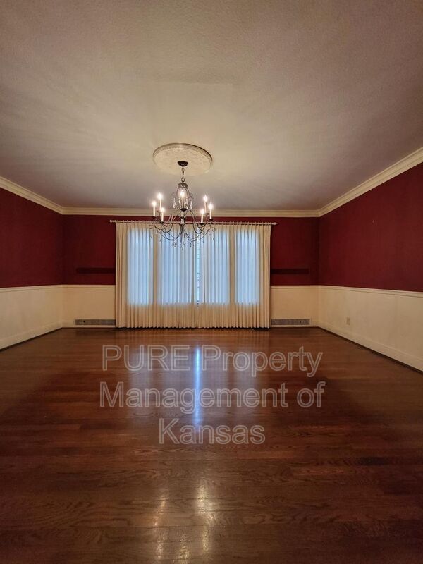 Building Photo - 1501 SW Pembroke Ln