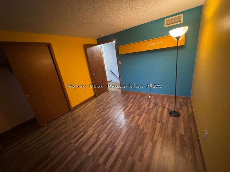 Building Photo - 767 Robin Rd