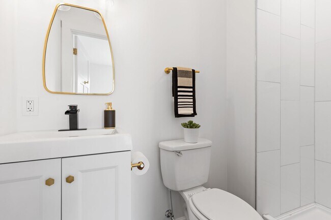 Building Photo - Charming + Modern Highland Park Home - 3 Beds, 2 Baths, Fenced Yard, + Plenty of Parking!