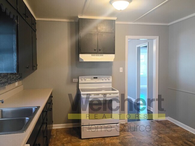 Building Photo - Quality finishes and adaptable design in a desirable location