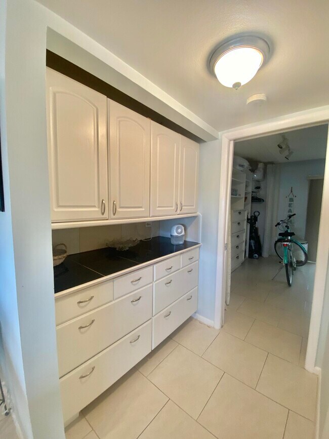 Building Photo - 95 Hastings E