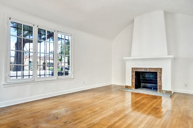 Living Room - 815 N Curson Ave