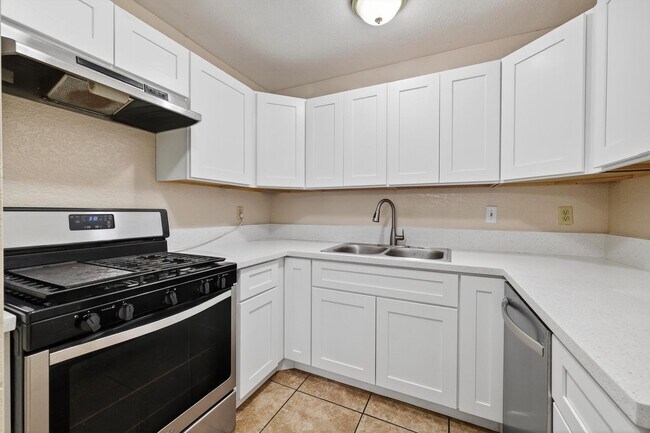 Building Photo - 2 Spacious Bedroom Diamond Bar Condo for L...