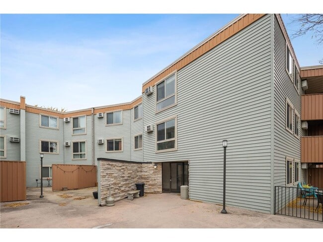 Building Photo - 3540 Hennepin Ave