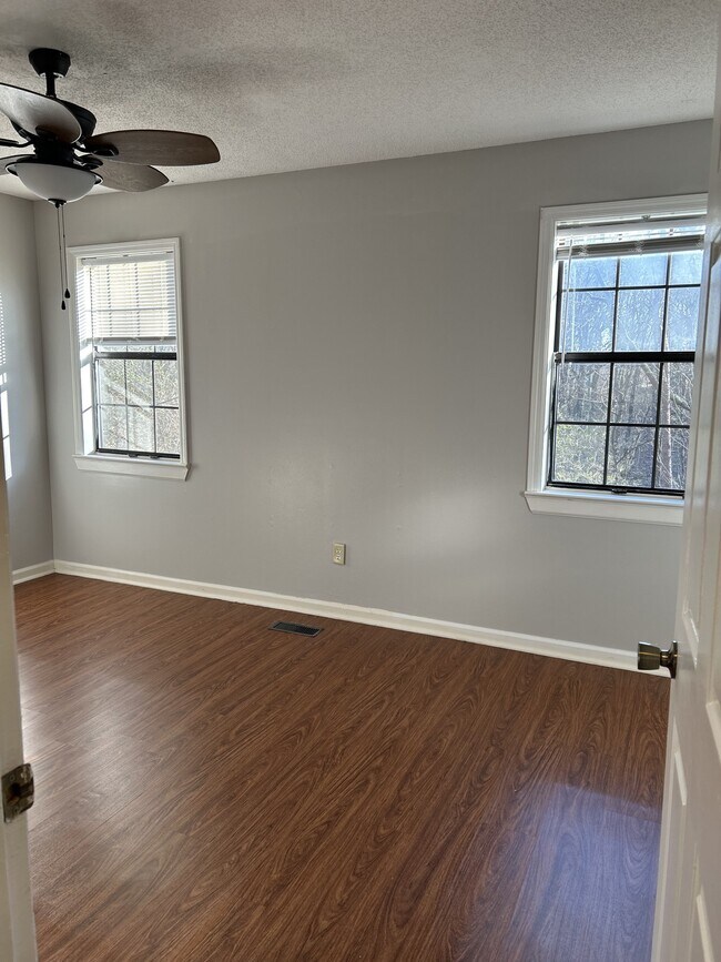 Building Photo - 301 Autumn Ave