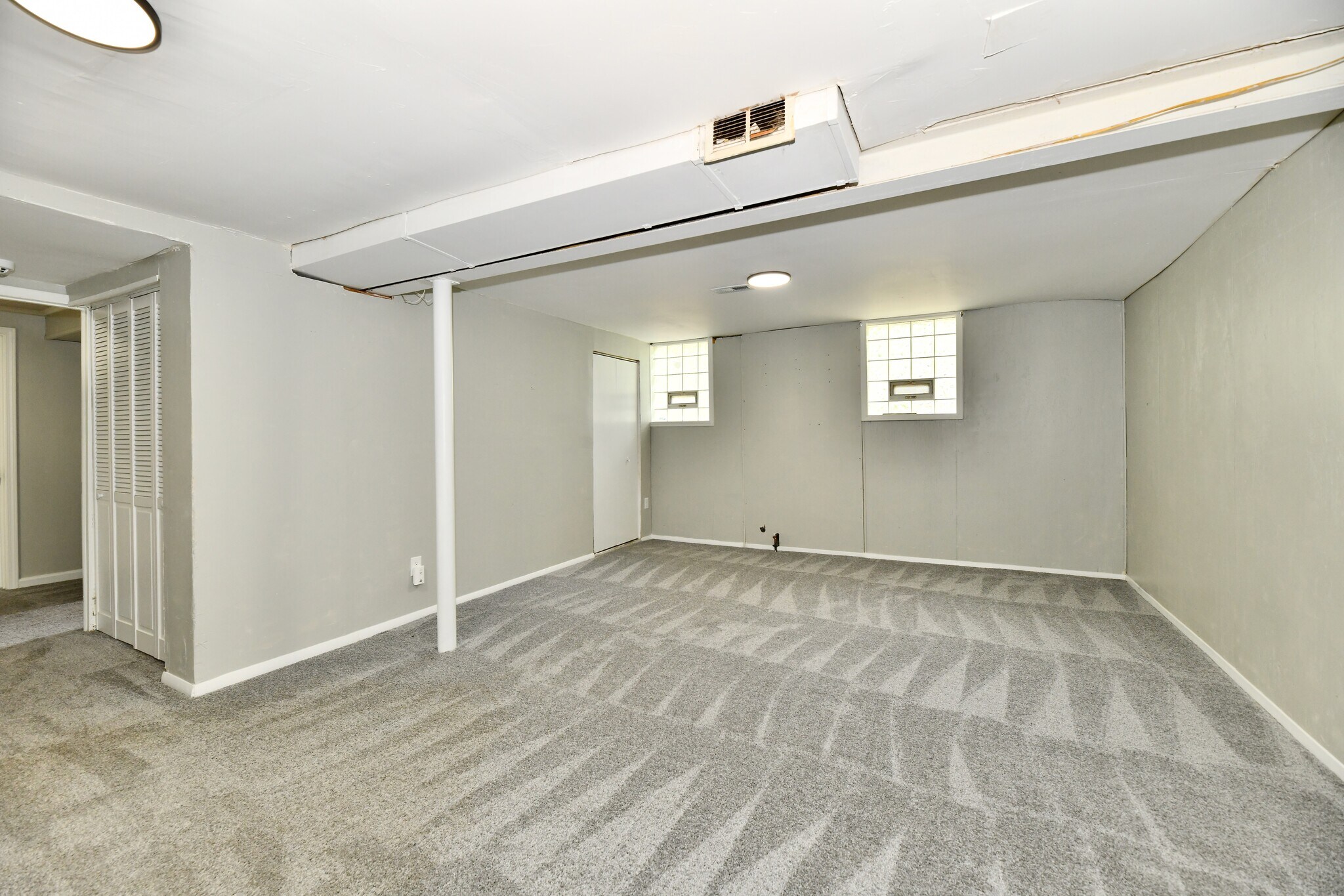 Building Photo - 5831 Suburban Dr