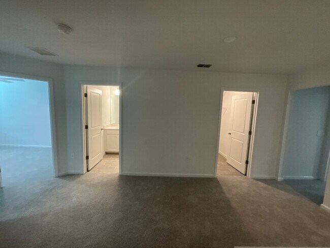 Building Photo - Oak Hammock Preserve Townhomes - New Construction - 3/2.5/1 1672 sqft ***Won't Last***