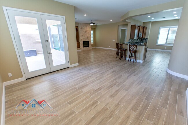 Building Photo - 5908 E Bramble Berry Ln