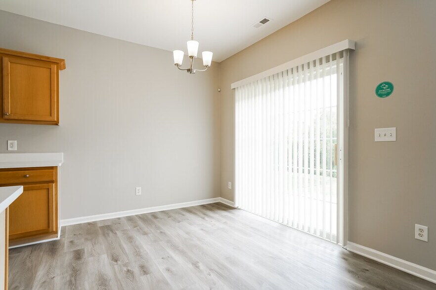Building Photo - 8115 Willowglen Dr