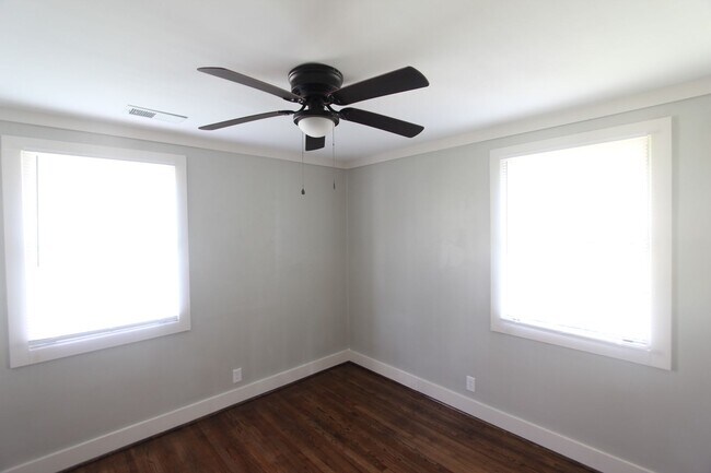 Building Photo - New on the Market and Newly Renovated!