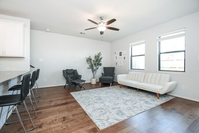 Building Photo - 27950 Western Crk Ct