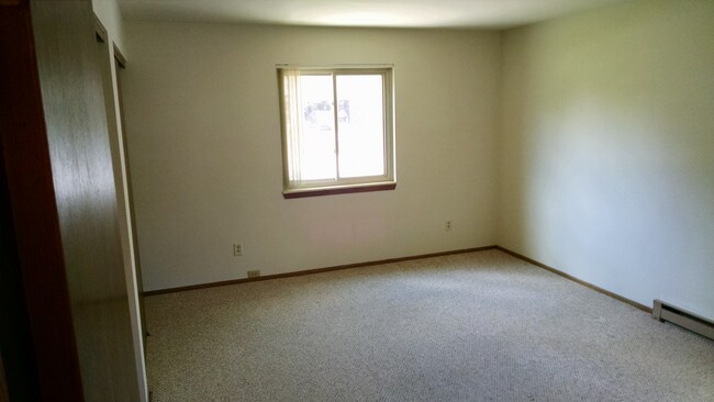 Building Photo - 1042 Oxford Dr