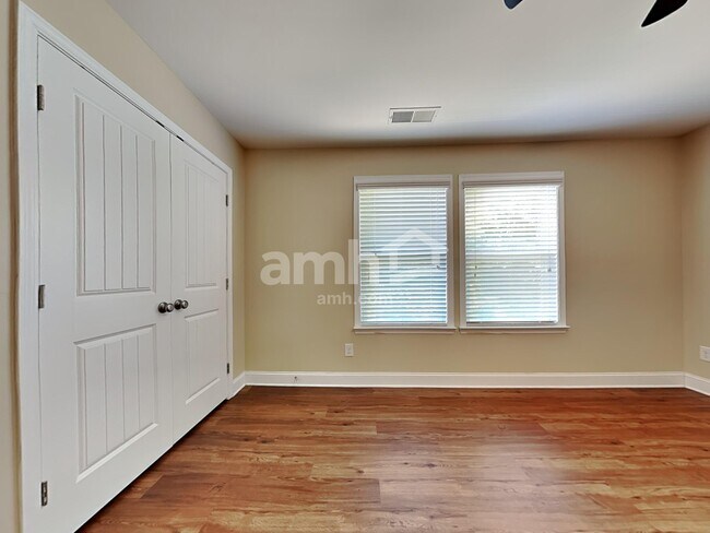 Building Photo - 1023 Monitor Ct