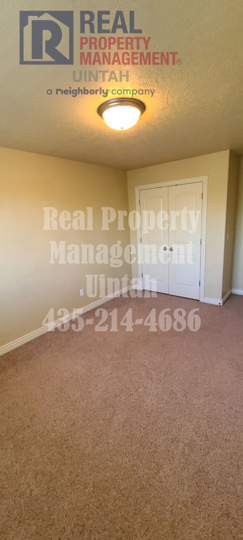 Building Photo - 431 E Gray Fox Ln
