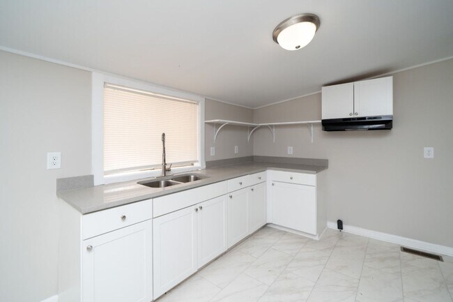 Building Photo - 4/2 House For Rent in Montevallo!