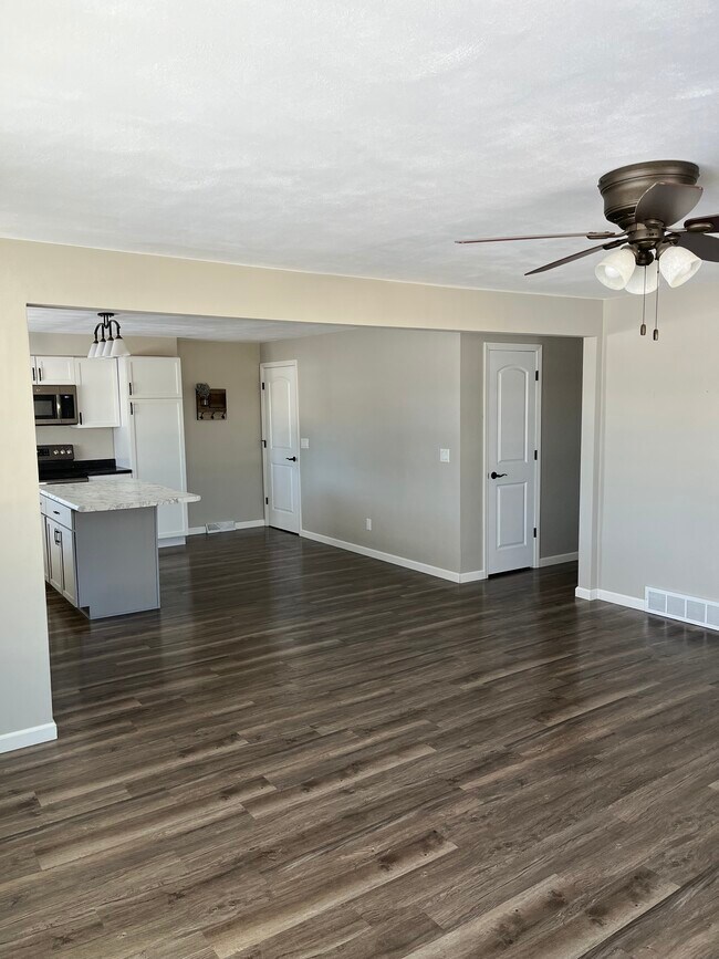 Building Photo - 509 S Matthias St