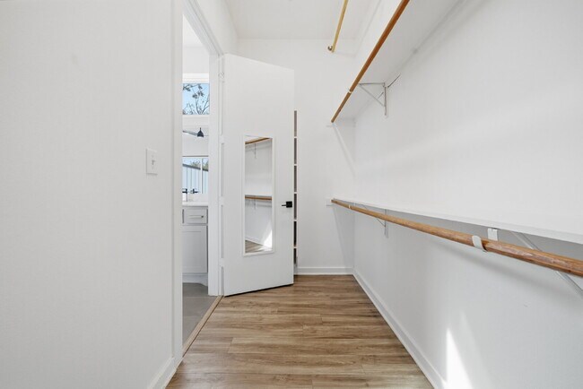 Building Photo - Spacious 3-Bed, 3-Bath Condo with Scenic Views in Vibrant Austin!