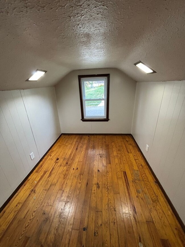 Building Photo - Newly Renovated 3 Bedroom Home – Section 8...