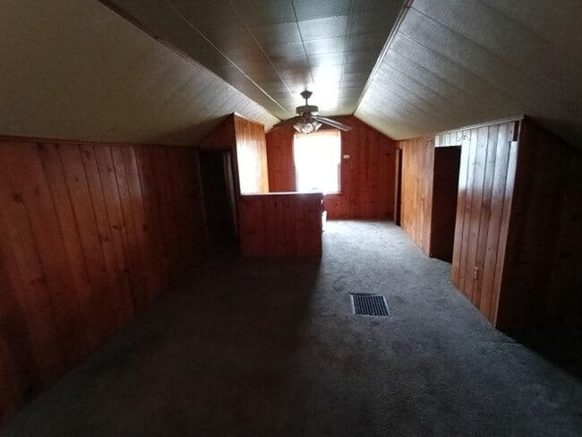 Building Photo - 3 bedroom 1 Bath Bungalow - Now Available!