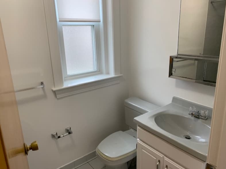 Building Photo - 148 Oxford St