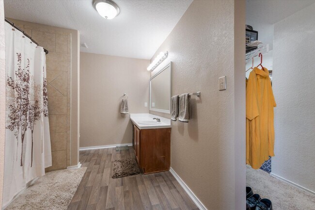 Building Photo - Easy Living on Amber Ledge