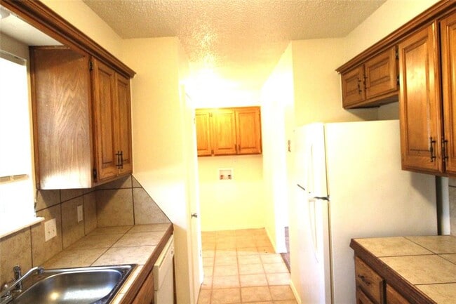 Building Photo - 112 NE 12th St