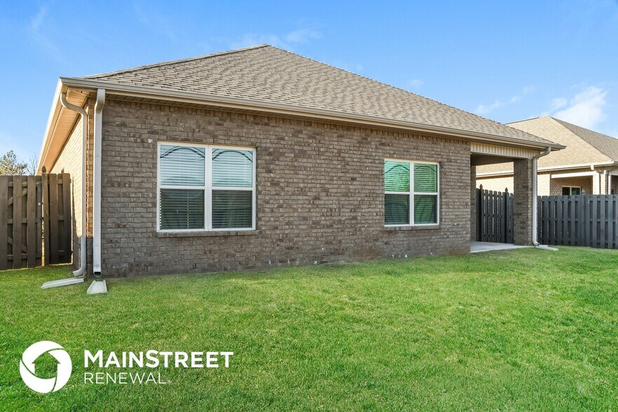 Building Photo - 303 Addison Ct