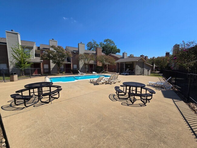 Building Photo - College Station -2 bedroom/ 2.5 bath - 2 story condo -Complex has a Pool.