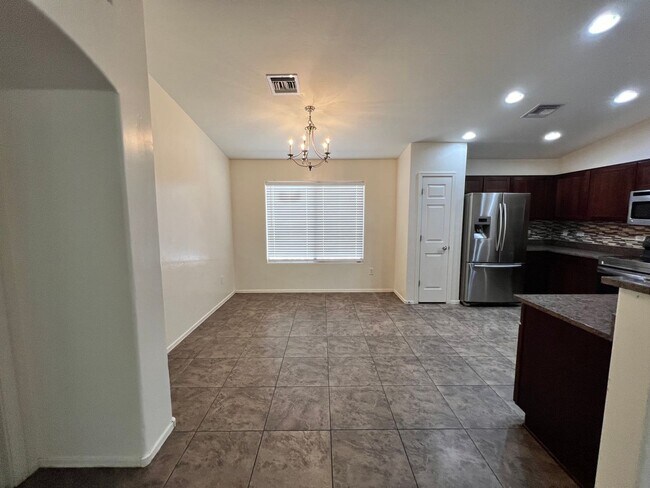 Building Photo - 4137 E Shadow Branch Dr