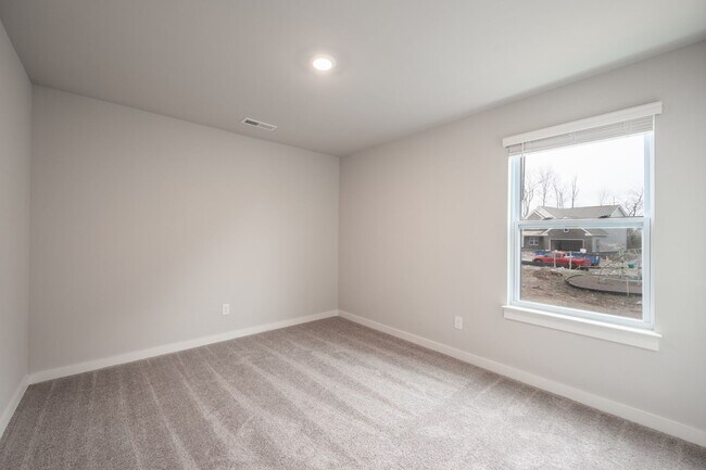 Building Photo - **BE THE LUCKY ONE TO LIVE IN THIS BEAUTIFUL HOME IN THE DESIRABLE SAWGRASS NEIGHBORHOOD IN SPRIN...