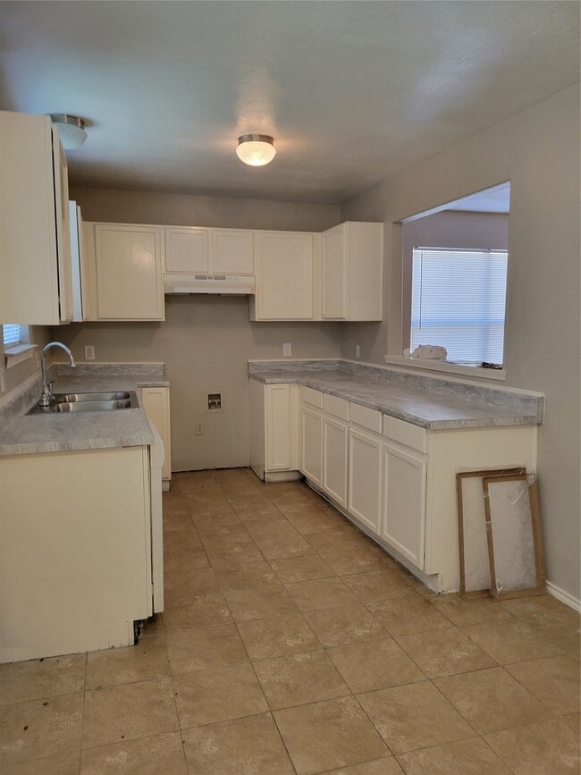 Building Photo - 6055 Green Heather Ln